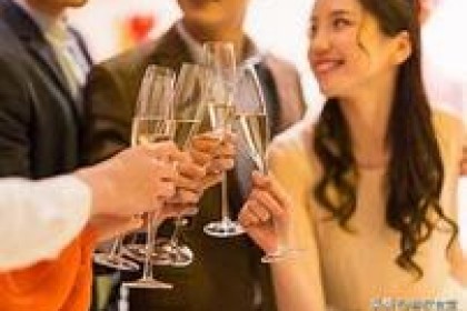 参加酒宴，品酒看人品，掌握这4个好习惯，你的好朋友就会越多越好