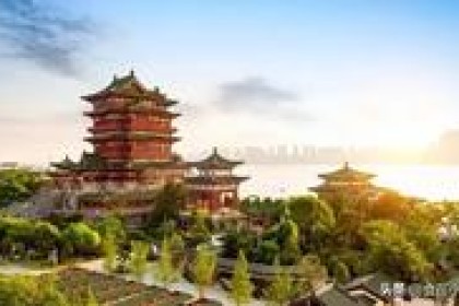 在江西喝酒是一种“怪现象”。 都说四大特酒好喝，却常喝这3款纯粮酒