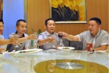 河南喝酒怪现象：酒桌上鲜见张恭、杜康，偏爱这4款“便宜酒”