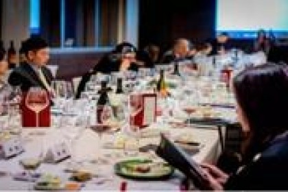 年轻人排斥的“酒桌文化”的本质是什么？ 建议理解，避免尴尬