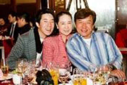 39岁房祖名近况曝光！ 开百万豪车派对，一瓶龙舌兰酒卖一万元