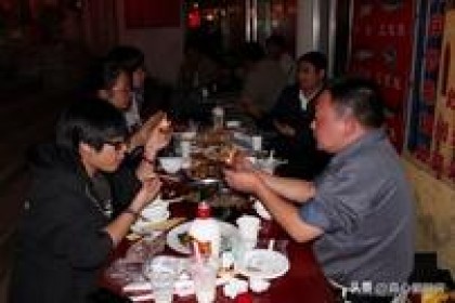 葡萄酒市场如何以酒鉴人？ 看清3个动作，就能了解一个人的性格