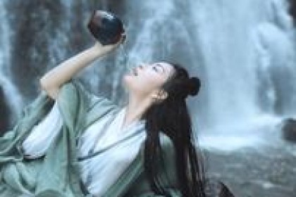 “有酒有乐，无酒自乐”！  50首经典诗句，玩酒飞花