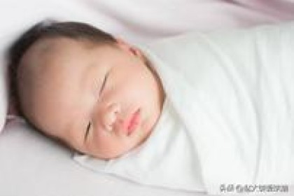 一对夫妻在深圳举办满月酒，上海同事随礼付了8800。 她们见了酒席大叫：我还了