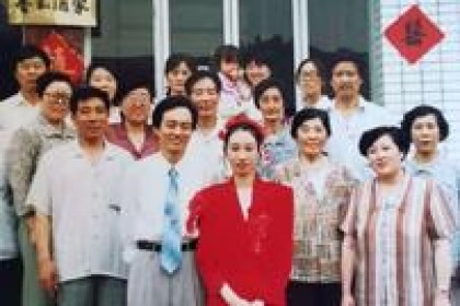 山东50岁男子，20年前为了让女儿走红，藏了50斤花雕酒，现在惊奇发现