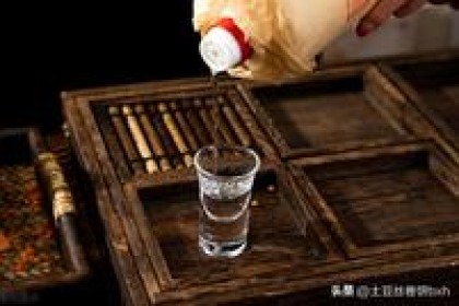 五粮液贴牌产品有上千种，这4款中低档酒最靠谱。 你选对了吗？