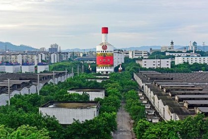 四川一家小啤酒厂以“贴牌”五粮液起家，如今市值超百亿。 你喝过吗？