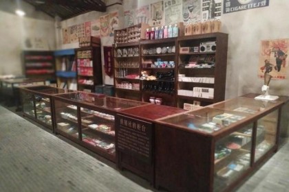 40年前，供销社经常卖三瓶真好酒。 那时候没钱买，现在有钱了，但真酒难求