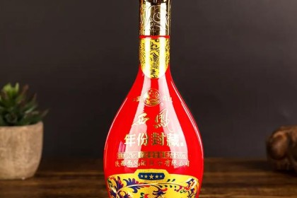 四川的这款酒，曾经靠贴牌五粮液，如今逆天改命，成为行业巨头。 太励志了