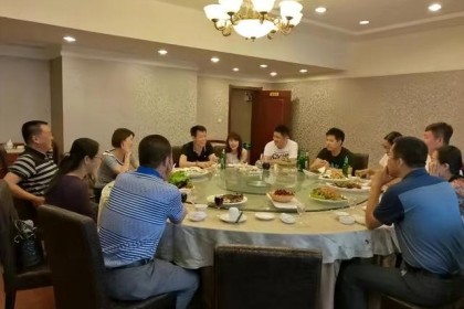 深圳一户人家经营满月酒，喝了5盒茅台。 背后的“陋习”引来大家非议