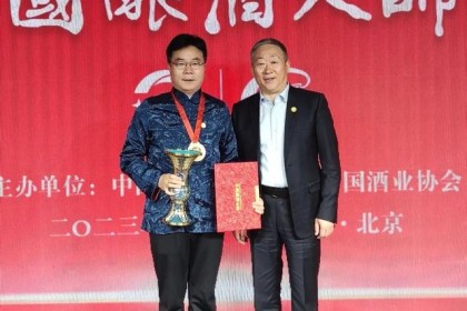 见巧思触手可及！ 从侯建光“新名片”看仰韶酒业品质进化