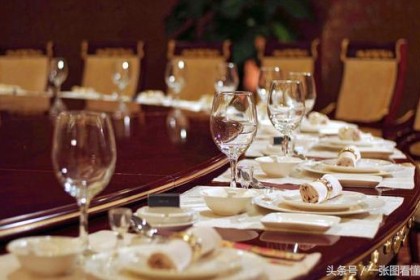 这6种酒桌礼仪，如今被骂为“社会陋习”！ 你还在用吗？