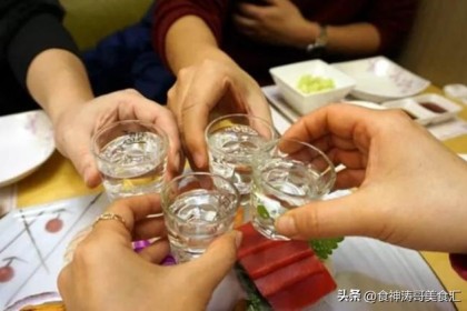 贵州大叔藏酒曝光，网友看到后直呼：这藏品不简单