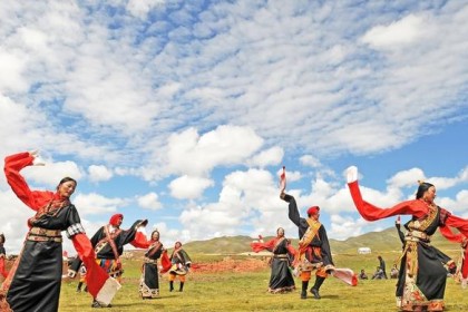 你以为藏民只喝青稞酒吗？ 他们爱不释手这些酒，你知道吗？
