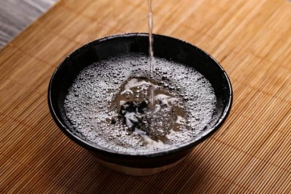 一款山东名酒又崛起了。 曾在央视打过广告，后来濒临倒闭。 现在它正在强势回归