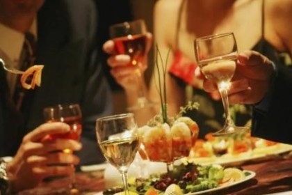 为什么现在的年轻人如此反对酒桌文化？ 网友：主要是因为这三个行为