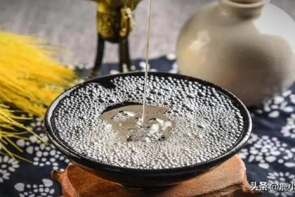 陕西“离谱名酒”重出江湖。 曾被误“碰瓷”的五粮液，如今强势回归
