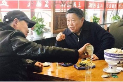 北京一大“怪消息”，高端酒局喝茅台，低端酒局不见二锅头
