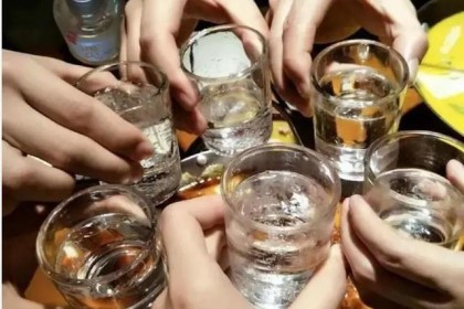 中年人要注意了，这三种酒局别去，容易被人看不起