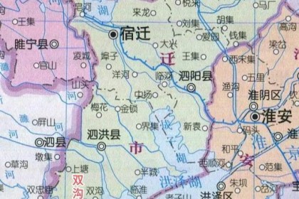 江苏省泗洪县双沟镇人口10万。 它位于江苏和安徽交界处。 这里是美酒之乡。