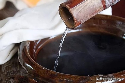 购买酿酒设备酿造白酒的四川55岁农民，喝了3天后身体不舒服。 这是怎么回事？