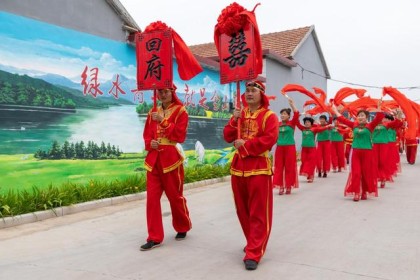 沂水村集体婚礼：演绎中国浪漫，弘扬文明