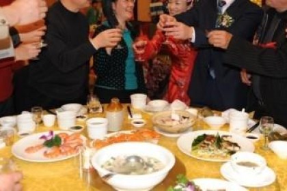轮到你敬酒了，建议大家：牢记3个“敬酒词”，让全桌的人都看着你