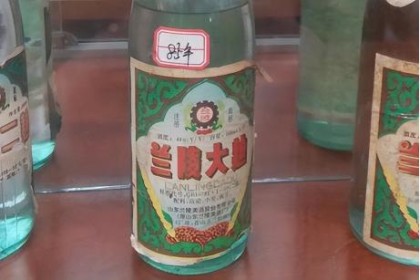 四川一老人接触葡萄酒，却因白酒品牌太小而引发争议。 专家：这才是真正认识葡萄酒