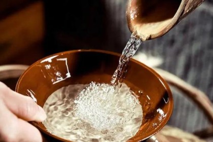 建议：如果你爱喝酒，可以在家备上这3款公认的健康酒