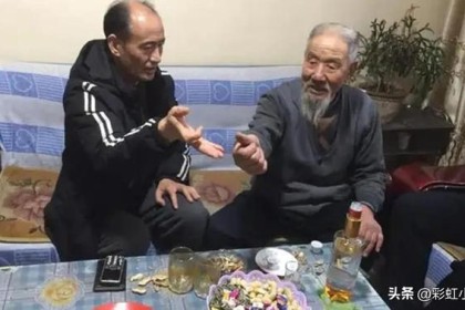 年纪大了参加酒局，这3种“丢面子”行为要避免，小心别迟到