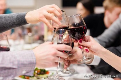 酒是如何逐渐成为中国文化不可或缺的一部分的？ 酒文化在生活中的意义是什么？